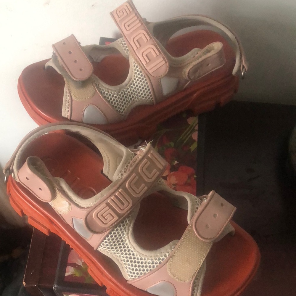 Gucci red and grey leather open toe shoes (with box)